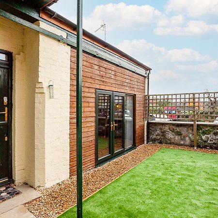 Byevo Oswestry Barn - Quirky Romantic Retreat Or Cosy Contractor Base Exterior photo