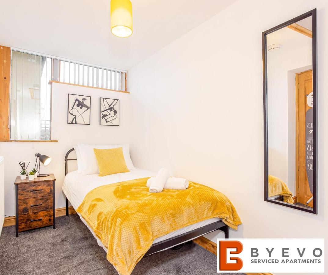Byevo Oswestry Barn - Quirky Romantic Retreat Or Cosy Contractor Base Exterior photo