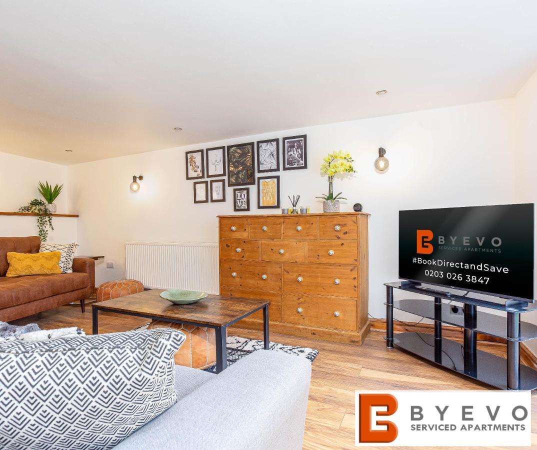 Byevo Oswestry Barn - Quirky Romantic Retreat Or Cosy Contractor Base Exterior photo