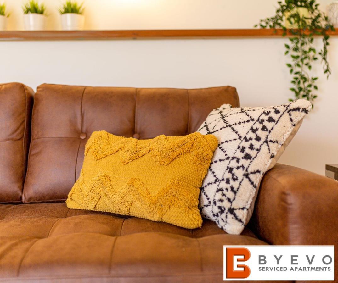 Byevo Oswestry Barn - Quirky Romantic Retreat Or Cosy Contractor Base Exterior photo