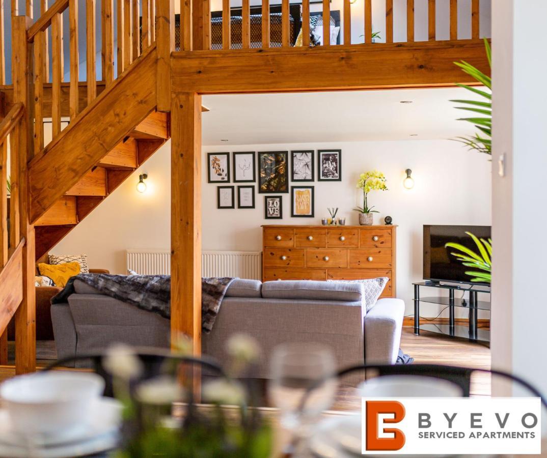 Byevo Oswestry Barn - Quirky Romantic Retreat Or Cosy Contractor Base Exterior photo