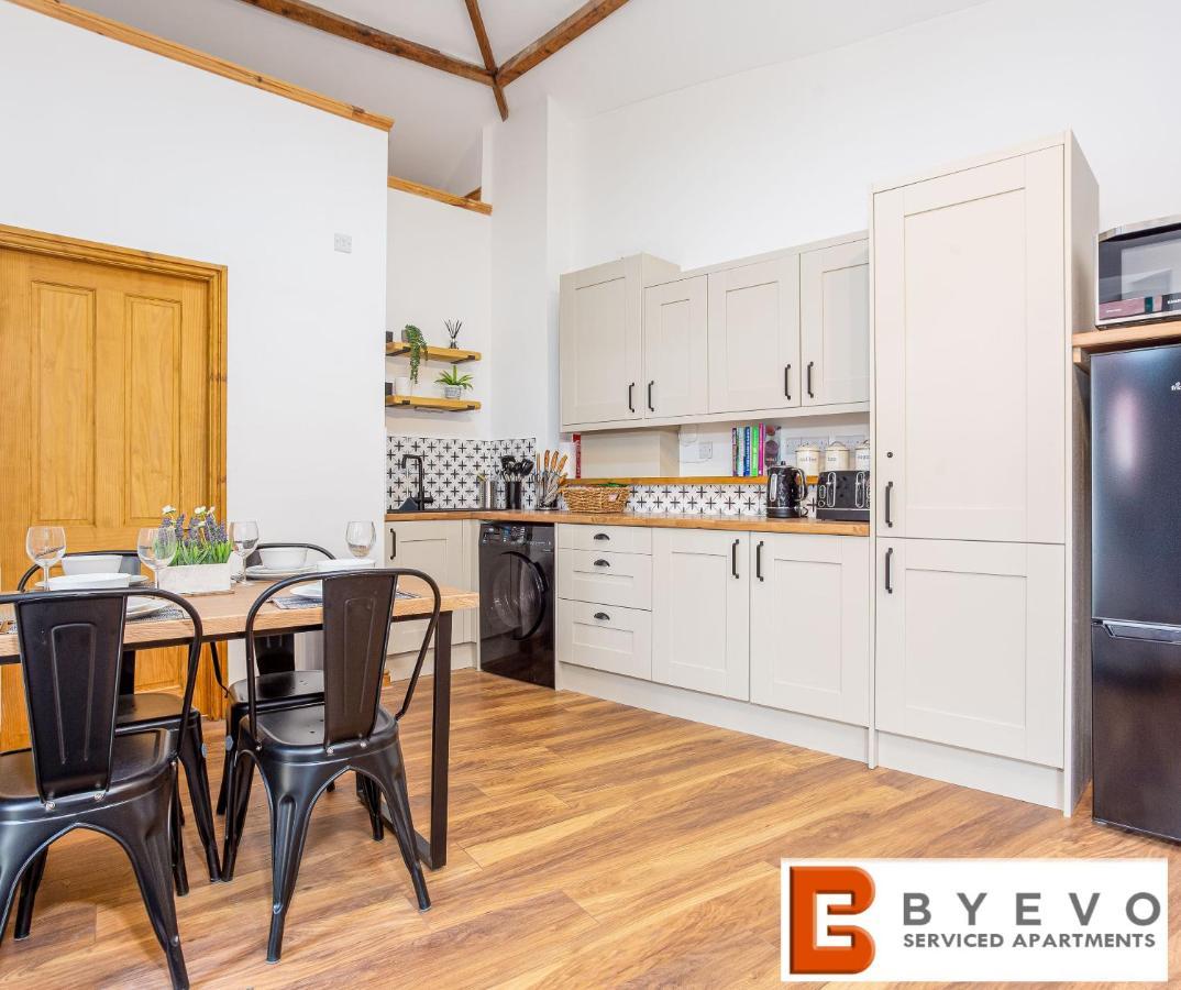 Byevo Oswestry Barn - Quirky Romantic Retreat Or Cosy Contractor Base Exterior photo