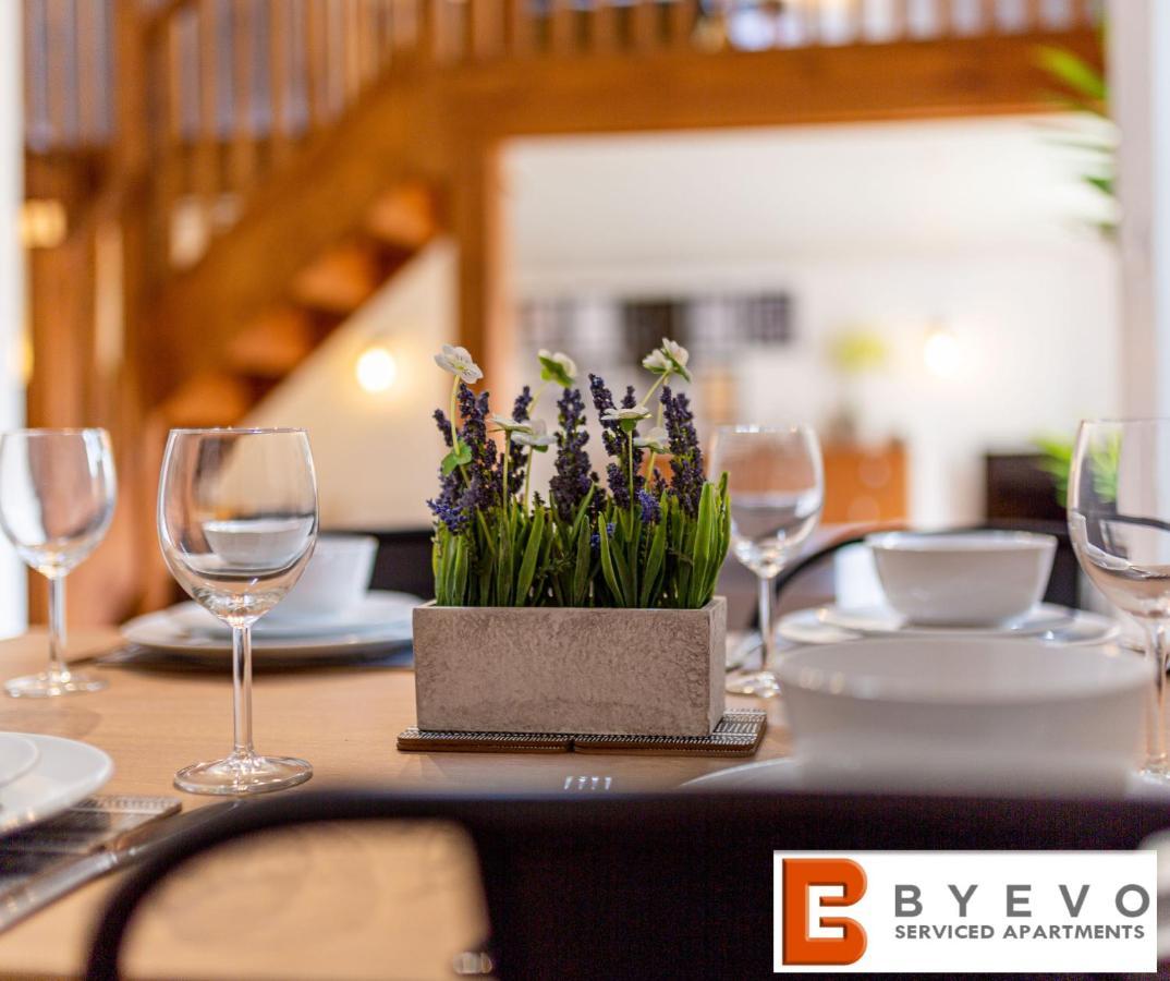 Byevo Oswestry Barn - Quirky Romantic Retreat Or Cosy Contractor Base Exterior photo