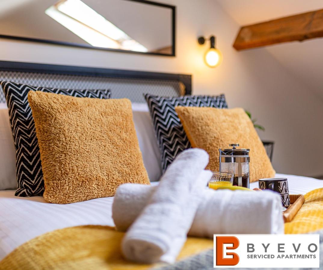 Byevo Oswestry Barn - Quirky Romantic Retreat Or Cosy Contractor Base Exterior photo