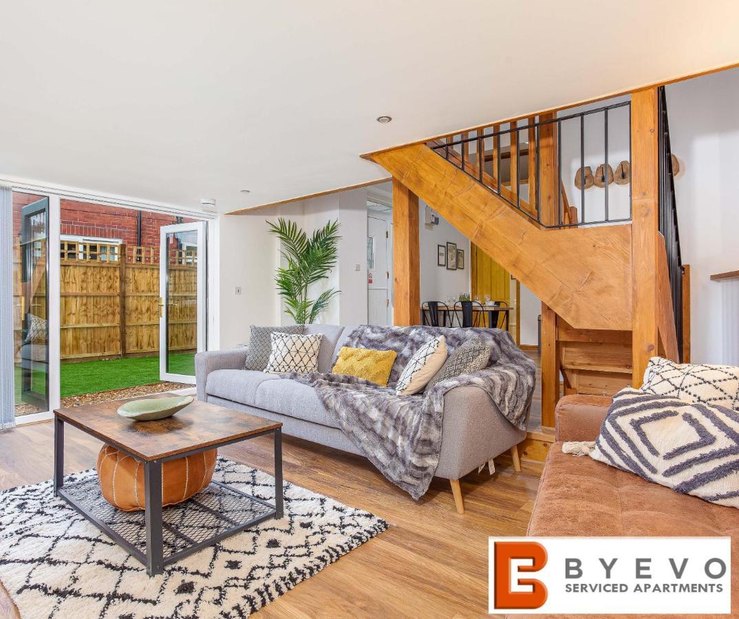 Byevo Oswestry Barn - Quirky Romantic Retreat Or Cosy Contractor Base Exterior photo